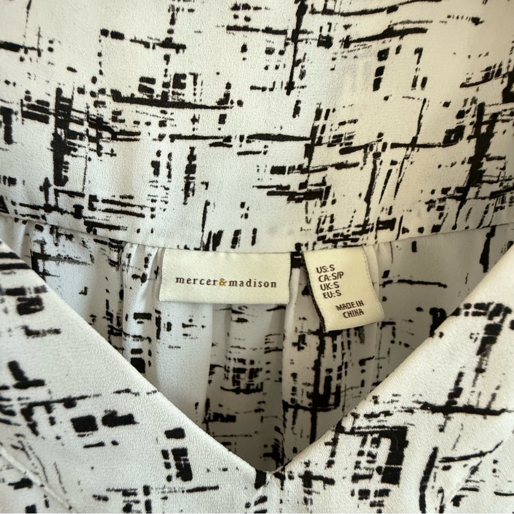 Mercer & Madison Monochrome Patterned Blouse Small - Picture 3 of 14